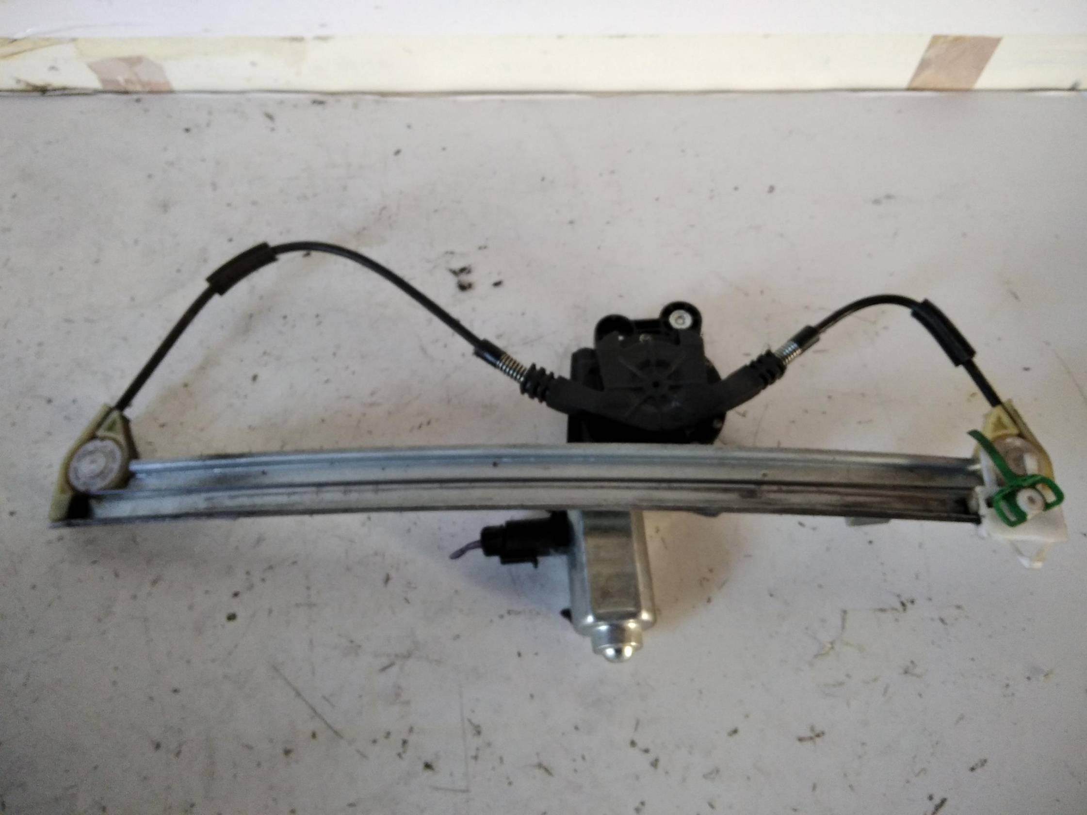 Alzacristallo elettr. porta ant. sx.